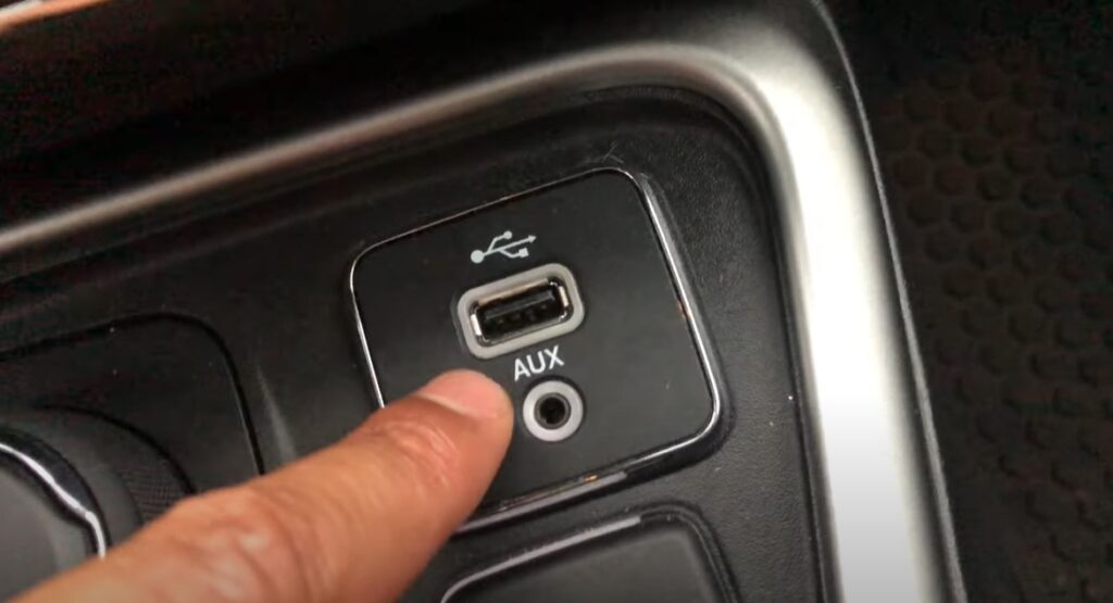 Jeep Grand Cherokee USB Port