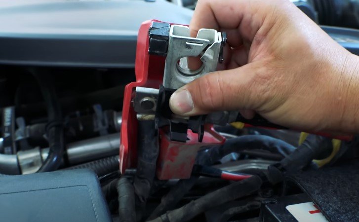 Jeep Wrangler Battery Replacement process 2