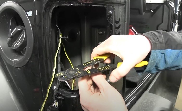 Jeep Wrangler Wiring Harness Replacement - Cutting Wire
