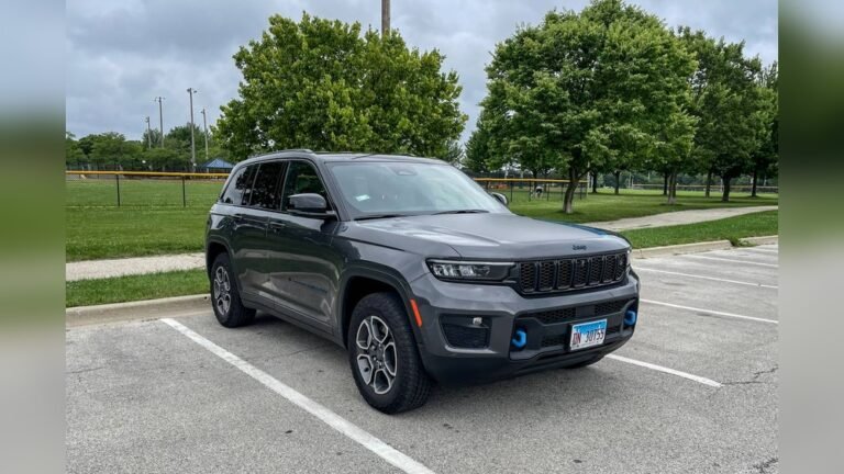 How Many Miles Can the Jeep 4Xe Go on Electric